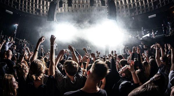 6 TYPES OF PEOPLE YOULL COME ACROSS AT CONCERTS! 