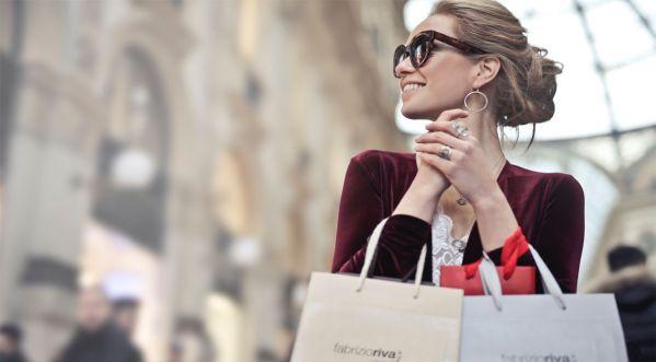 7 TYPES OF WOMEN YOULL MEET WHILE SHOPPING IN DUBAI!