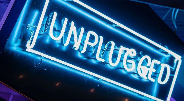 COVE UNPLUGGED: ENJOY LIVE MUSIC WITH AMAZING BEACH WEATHER!