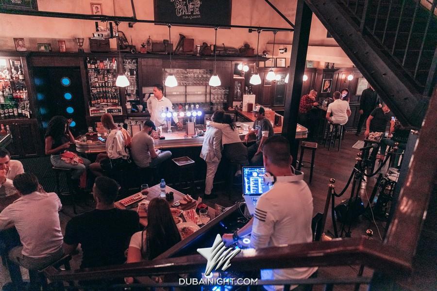 https://api.dubainight.com/static-image/legacy/event-photos/2018/10/18/photos2/1059035/belgian-beer-cafe-souk-madinat-jumeirah-1059035_7.jpg