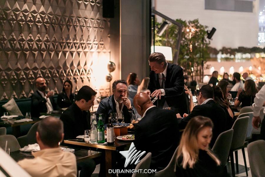 https://api.dubainight.com/static-image/legacy/event-photos/2019/12/15/photos2/1079046/robertos-restaurant-lounge-1079046_5.jpg