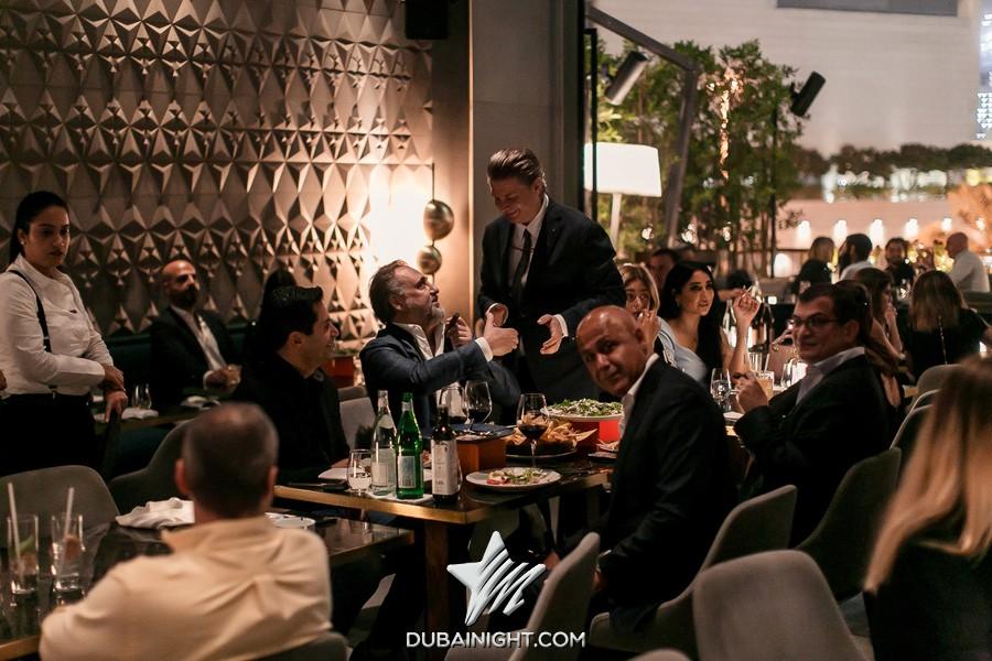 https://api.dubainight.com/static-image/legacy/event-photos/2019/12/15/photos2/1079046/robertos-restaurant-lounge-1079046_9.jpg