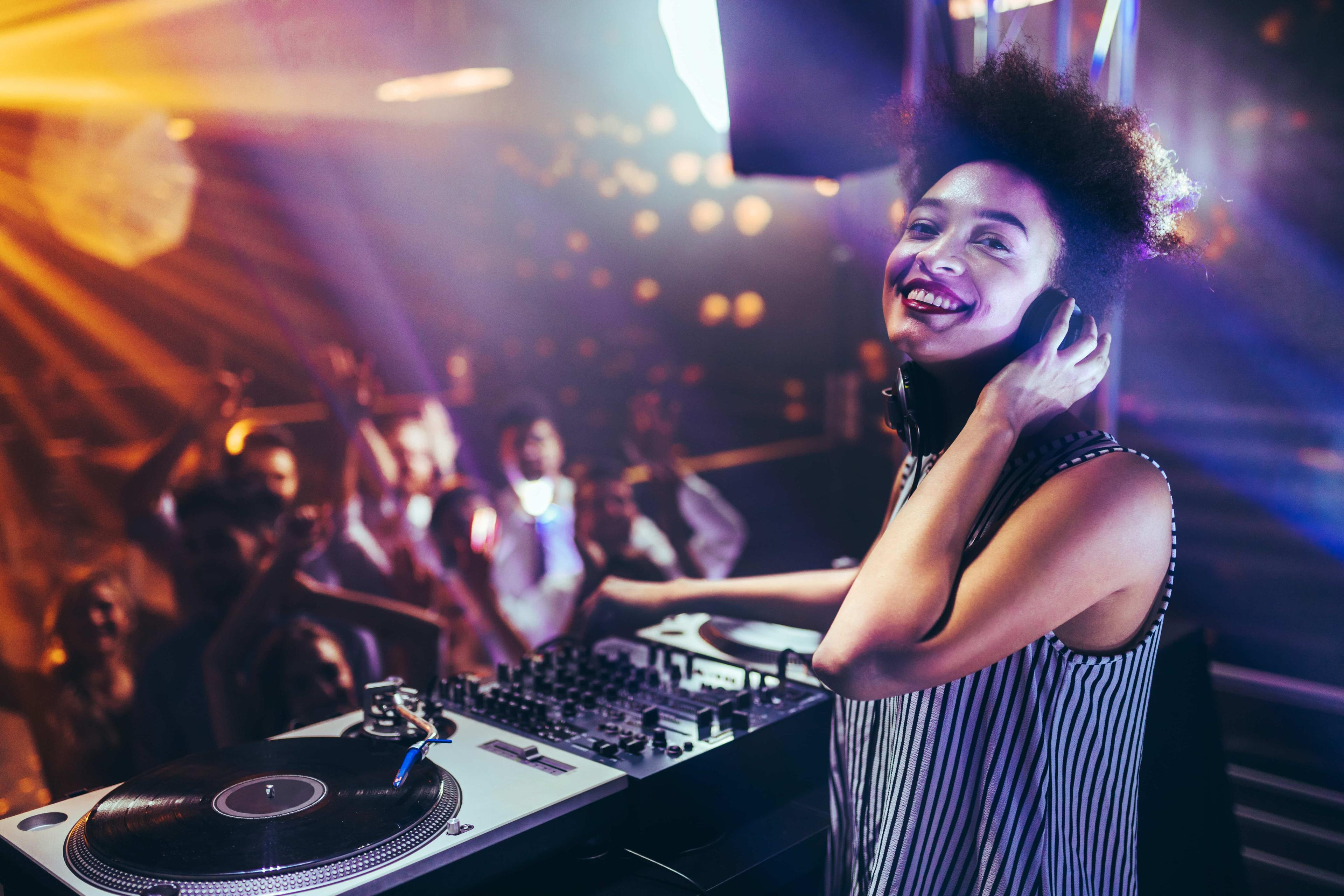 DUBAINIGHT GUIDE: CHECK OUT TOP 3 DJ NIGHTS IN DUBAI!